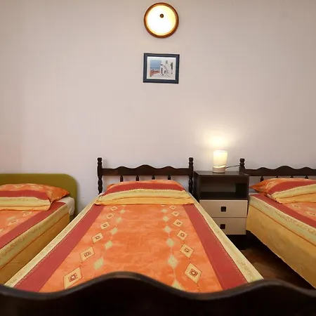 8 Apartman *