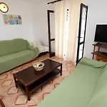 8 Apartman *