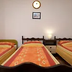 8 Apartman *