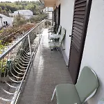 Apartman 8 *