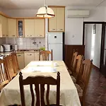 8 Apartman *