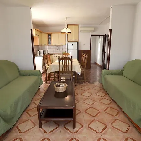 8 Apartman *