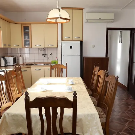 8 Apartament *